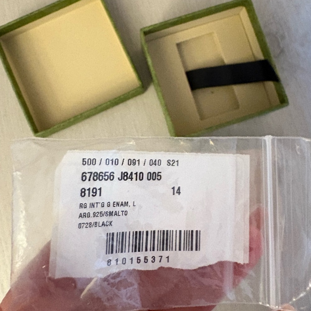 Gucci Silver and Black Ring - Picture 4 of 10